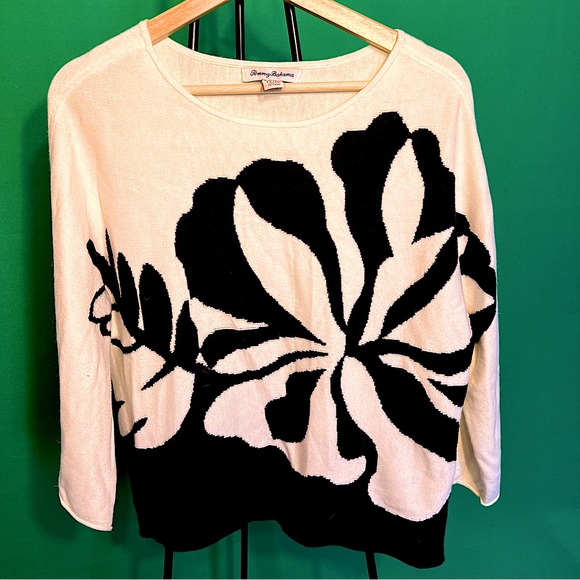 Tommy Bahama XS Black & White Design good for S/M Soft two-third Sleeve - Picture 1 of 10